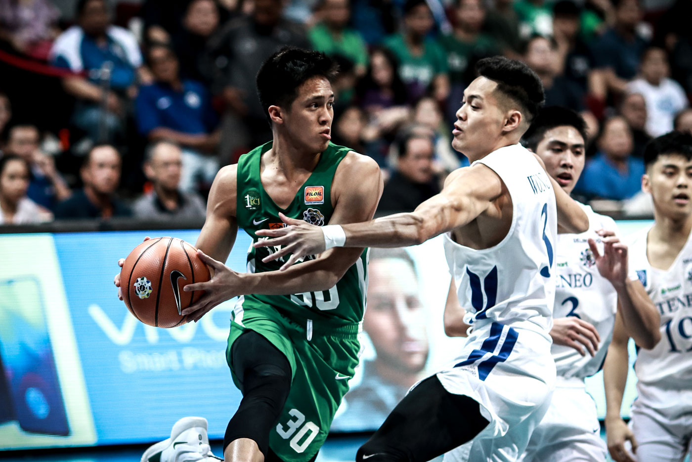 BLOCKBUSTER BOUT. Another chapter will be added to the Ateneo-La Salle rivalry this weekend. Photo by Michael Gatpandan/Rappler  