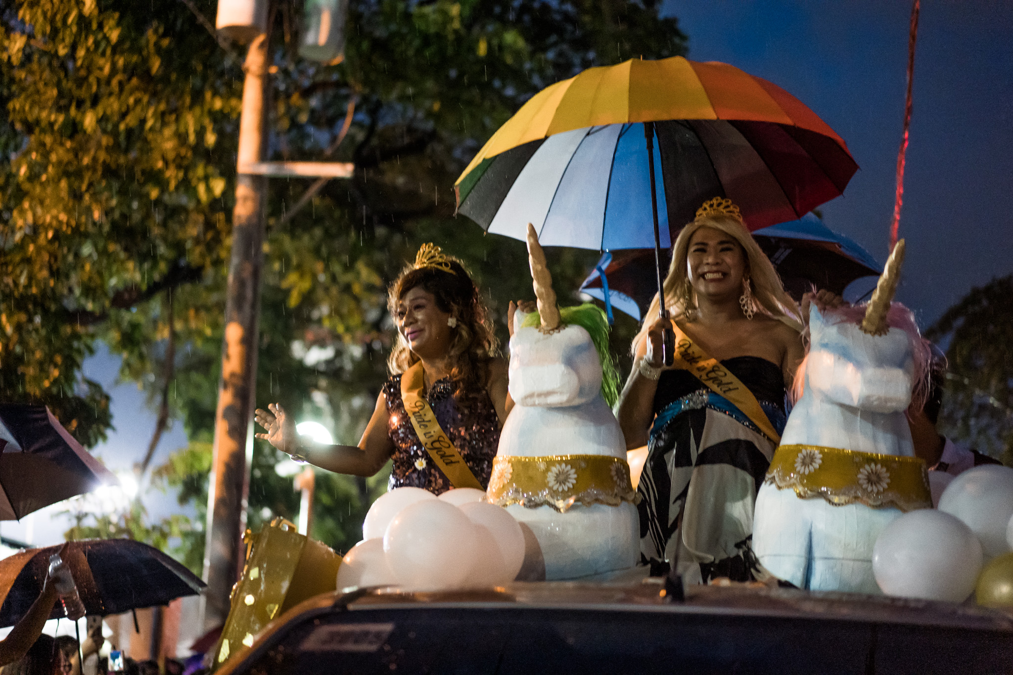 GOLDEN GAYS. Sharon Cuneta and Maganda wave to the crowd from atop their float at the Metro Manila Pride March 2019. Photo by Martin San Diego/ Rappler 