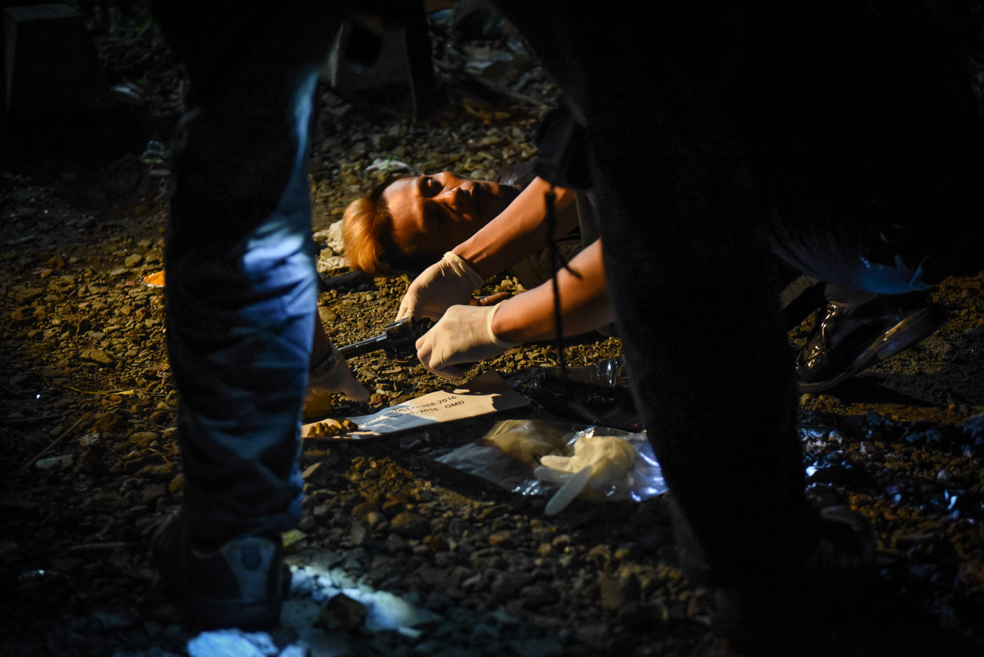 INEFFECTIVE? 3 suspected drugs personalities were apprenhended by cops while 3 others died after a shootout in Maypajo, Caloocan City. File photo by Leanne Jazul/Rappler 