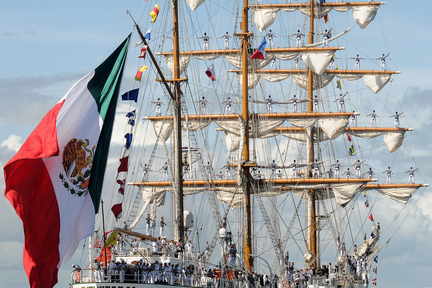NAVAL SHOW. The crew on board the Mexican Navy training vessel Armada CuauhtÃ©moc (BE-01) as it docks at the Pier 15 in South Harbor, Manila on August 4, 2017 for a 5-day historic goodwill visit. Photo by Ben Nabong/Rappler  