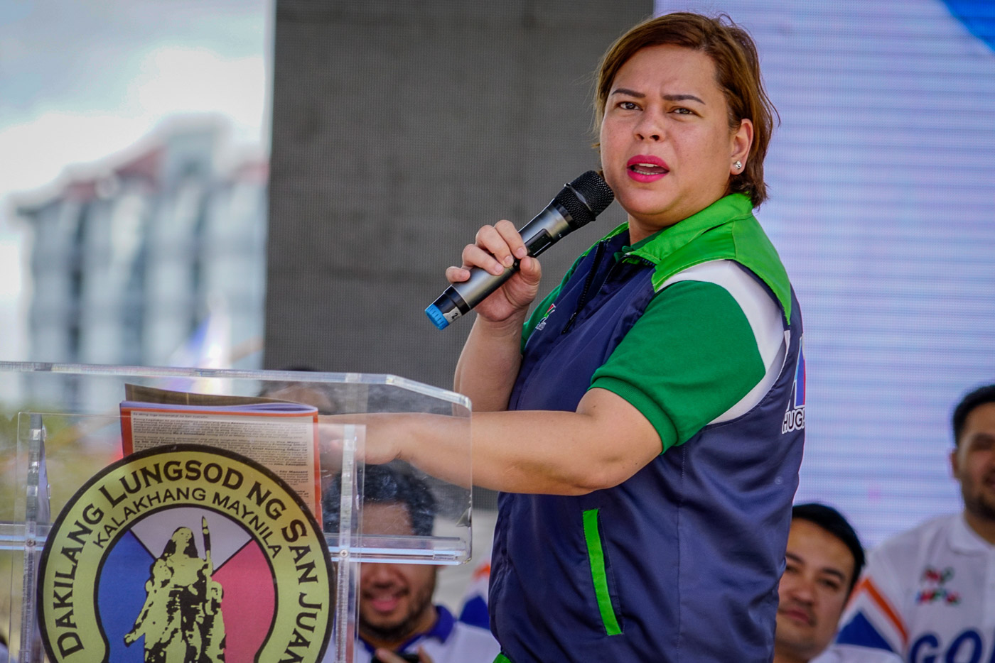 ALL-OUT SUPPORT. Hugpong ng Pagbabago chairperson Sara Duterte campaigns hard for her 13 senatorial candidates. Photo by Maria Tan/Rappler 