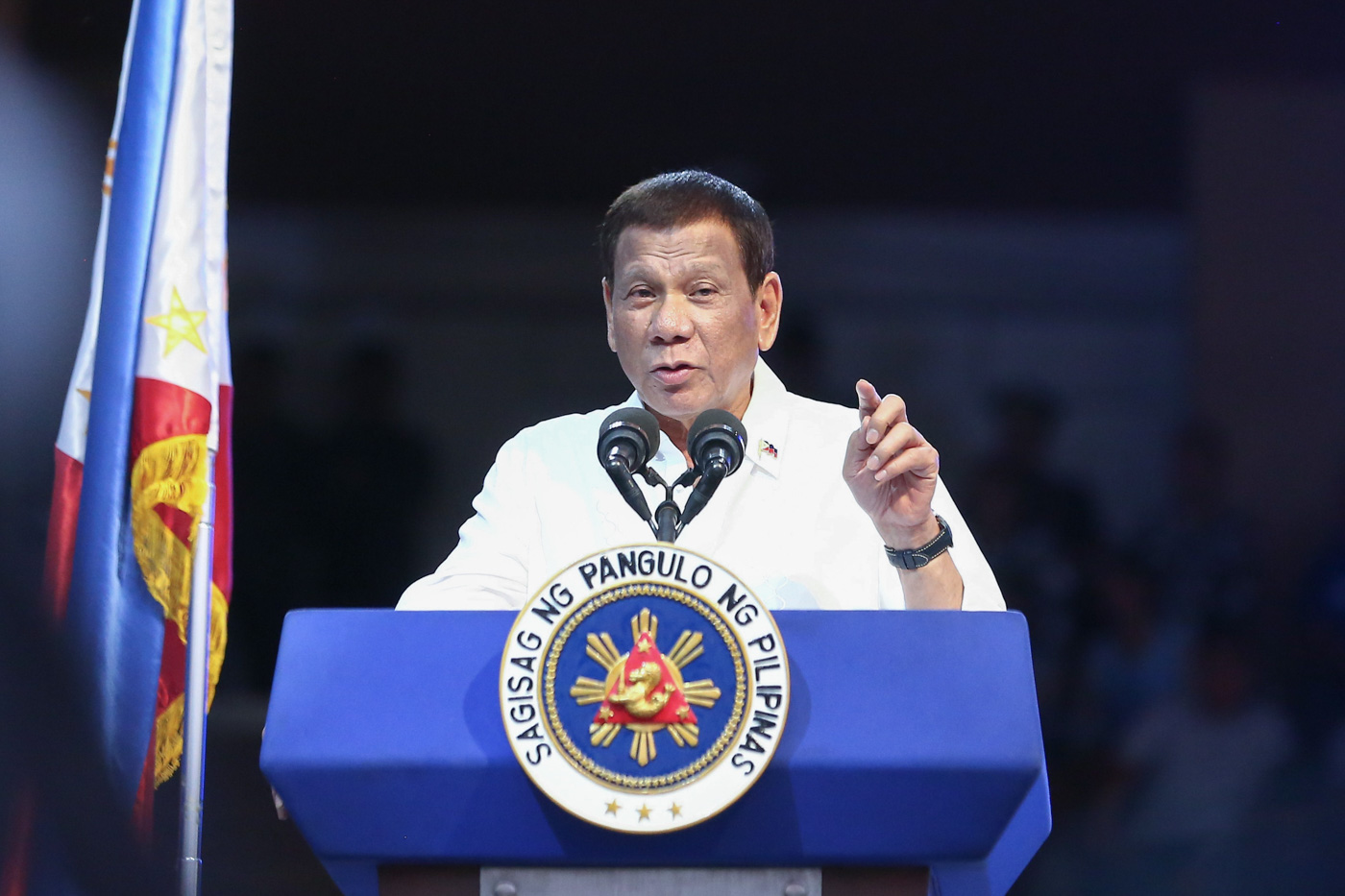 BUDGET EXTENSION. President Rodrigo Duterte approves a law extending the 2019 budget's validity to December 31, 2020. File photo by Malacañang 
