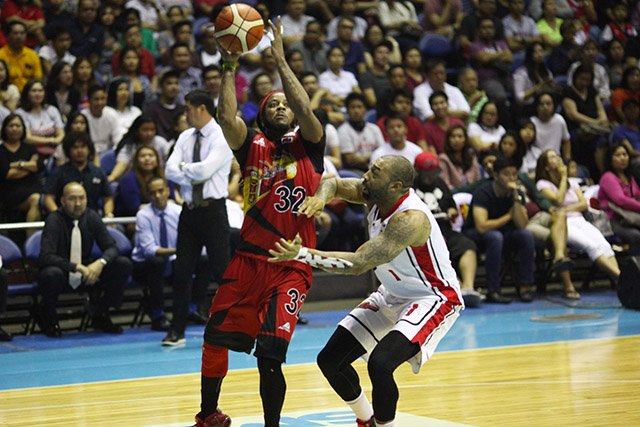 Arizona Reid (left) powered a back-breaking third quarter rally that ensured the San Miguel Beermen the 2015 PBA Governors' Cup title. Photo by Josh Albelda/Rappler 