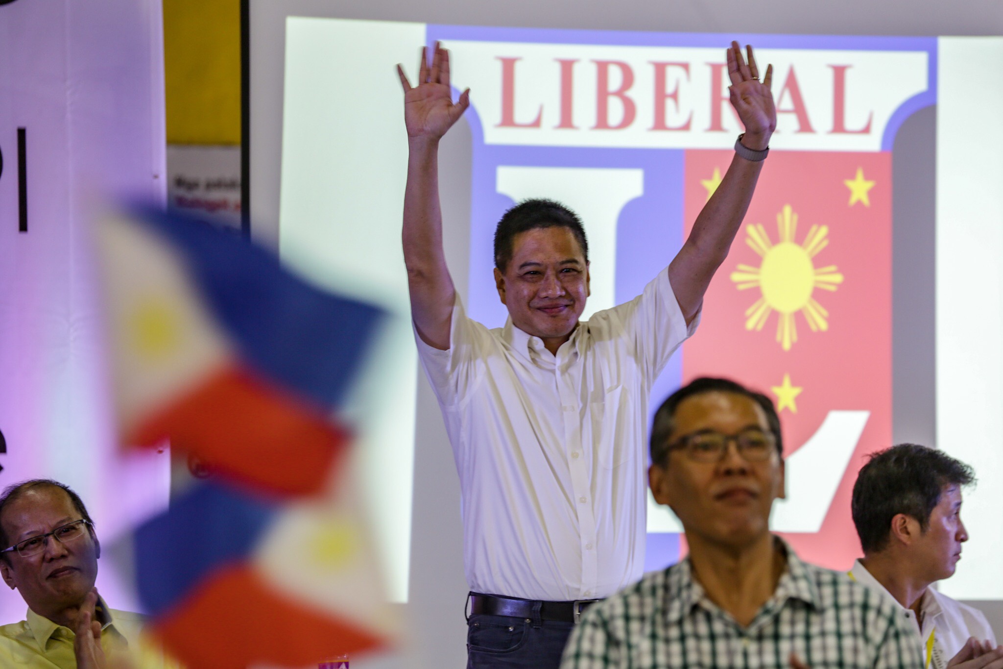 GUNNING FOR HIGHER OFFICE. Ex-lawmaker Erin Tañada waves to his supporters. Photo by Maria Tan/Rappler  