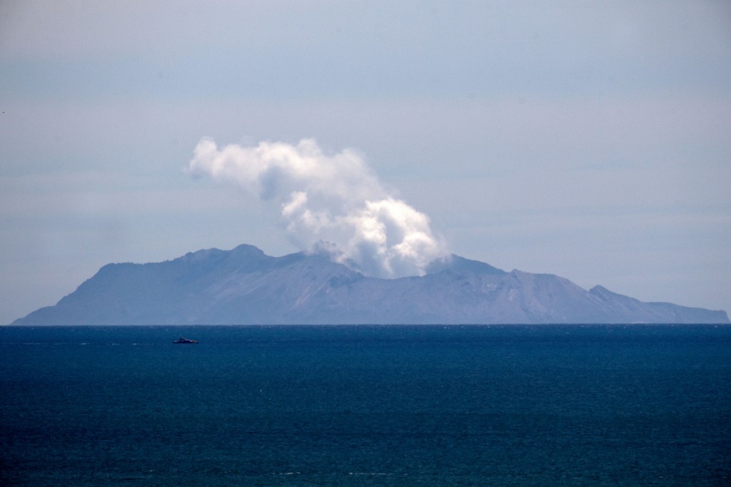 WHITE ISLAND VOLCANO. Steam rises from the White Island volcano following the December 9 volcanic eruption, in Whakatane on December 11, 2019.  Photo by Marty Melville/AFP 