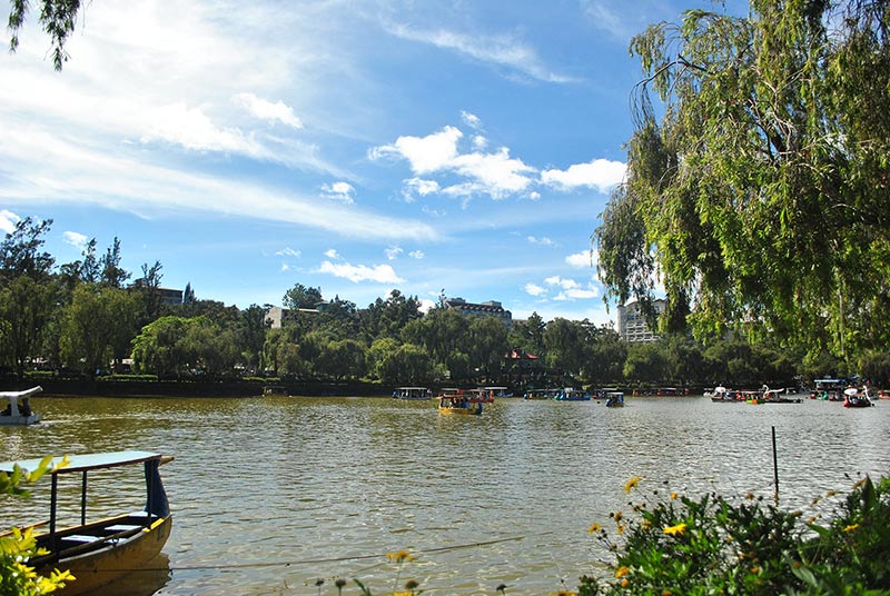 RELAX. Ride a boat and flex your muscles rowing at Burnham Park. This park is a popular place to laze away and is conveniently within the city proper. Photo by Che Gurrobat