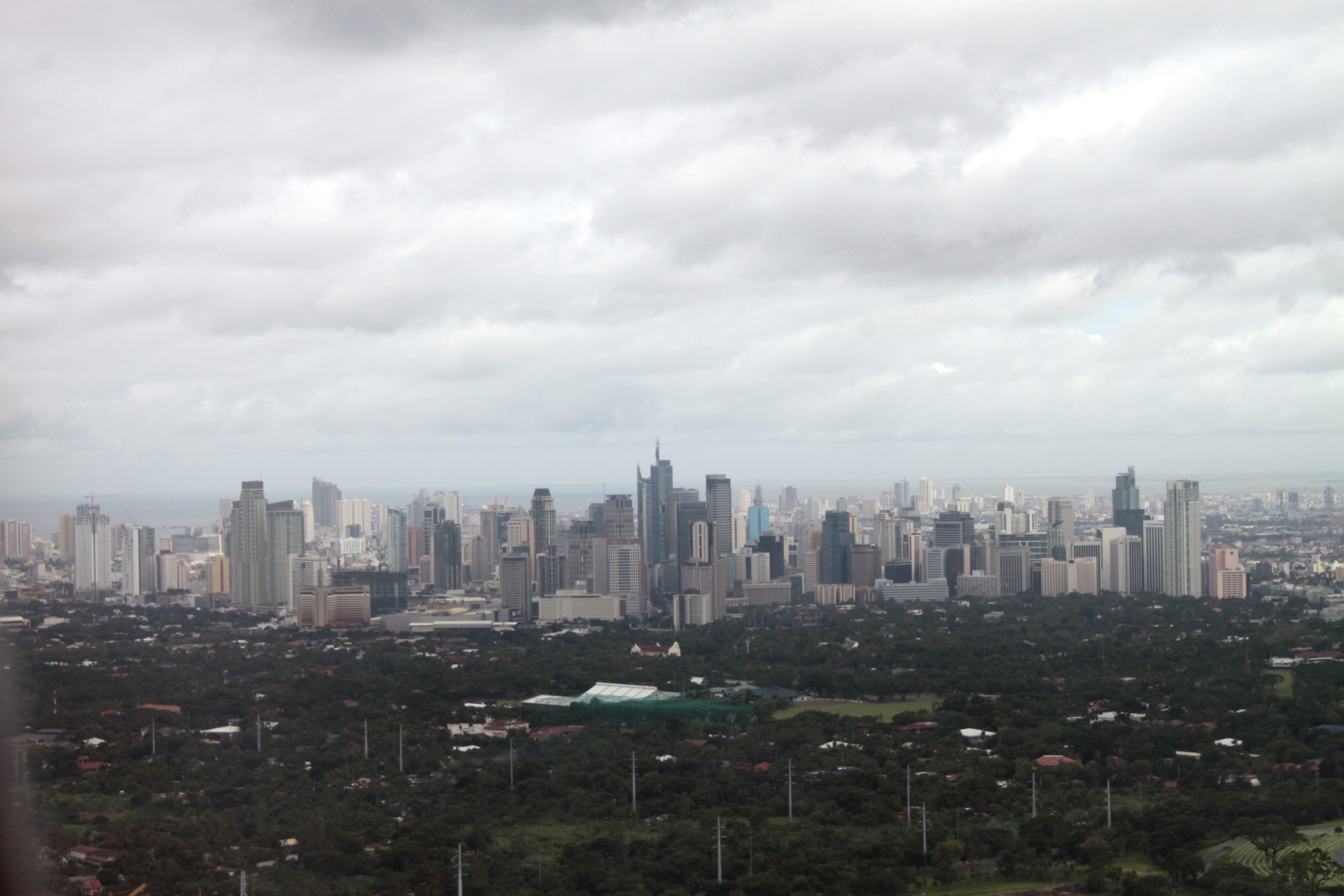 LOCKDOWN. The Metro Manila skyline. Photo by Rhaydz Barcia/Rappler 