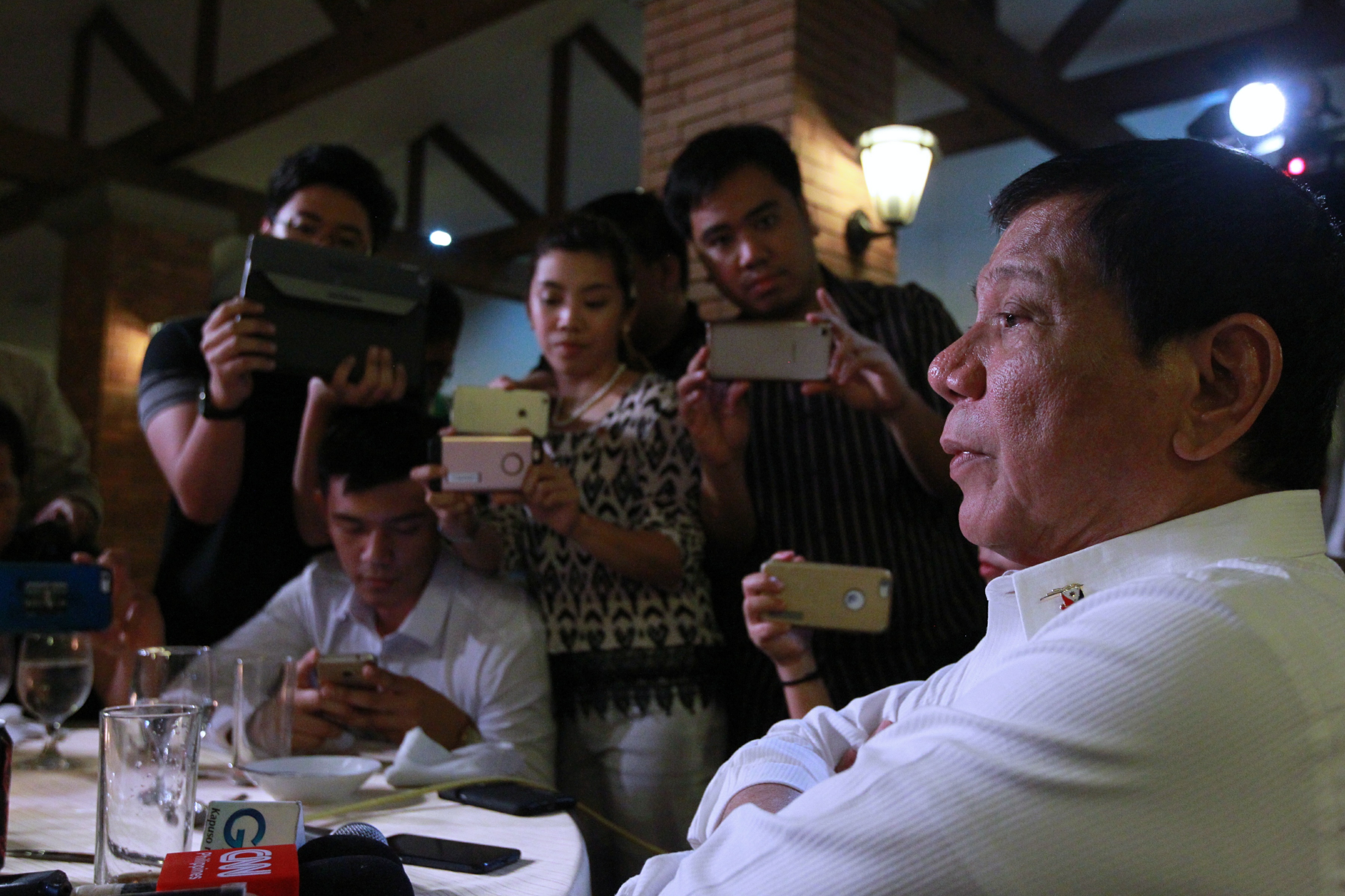 MEDIA NIGHT. President Duterte talks casually to journalists during a dinner he hosts for them on November 15, 2016. Photo by Ace Moradante/Presidential Photo  