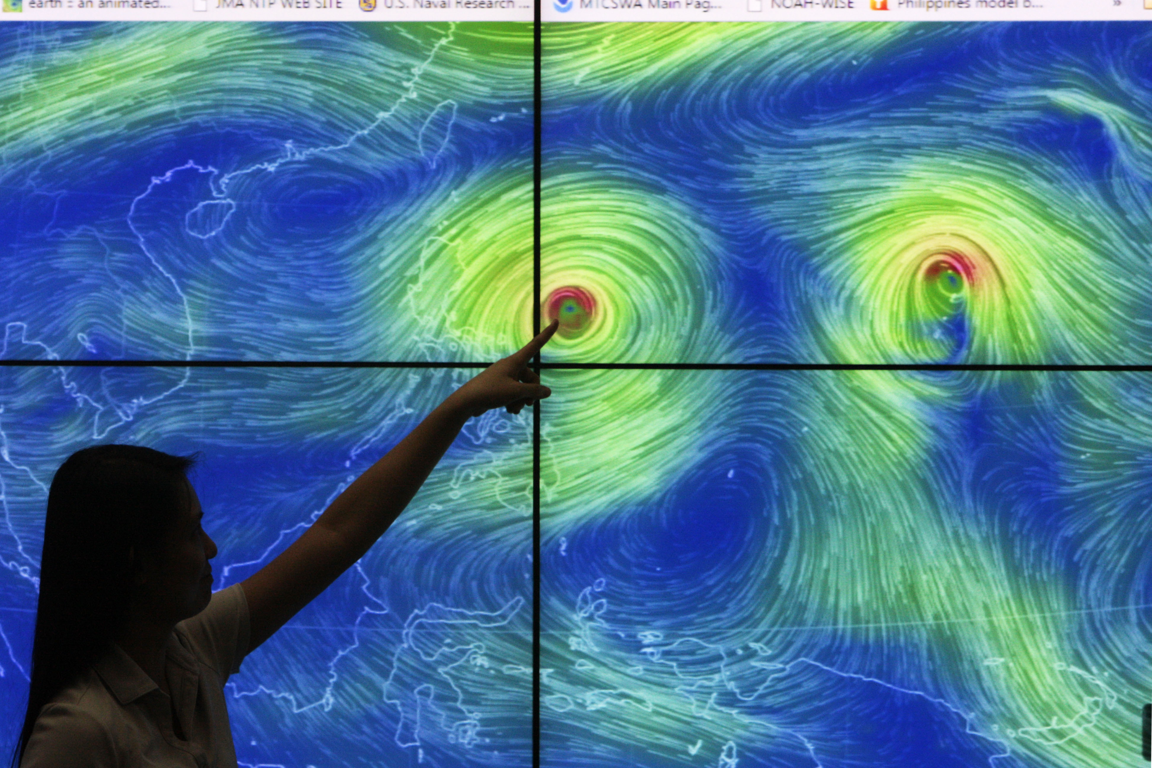 STORM-PRONE COUNTRY. Weather forecasters monitor Typhoon Lando at the The Philippine Atmospheric, Geophysical and Astronomical Services Administration (Pagasa). Photo by Ben Nabong/Rappler 