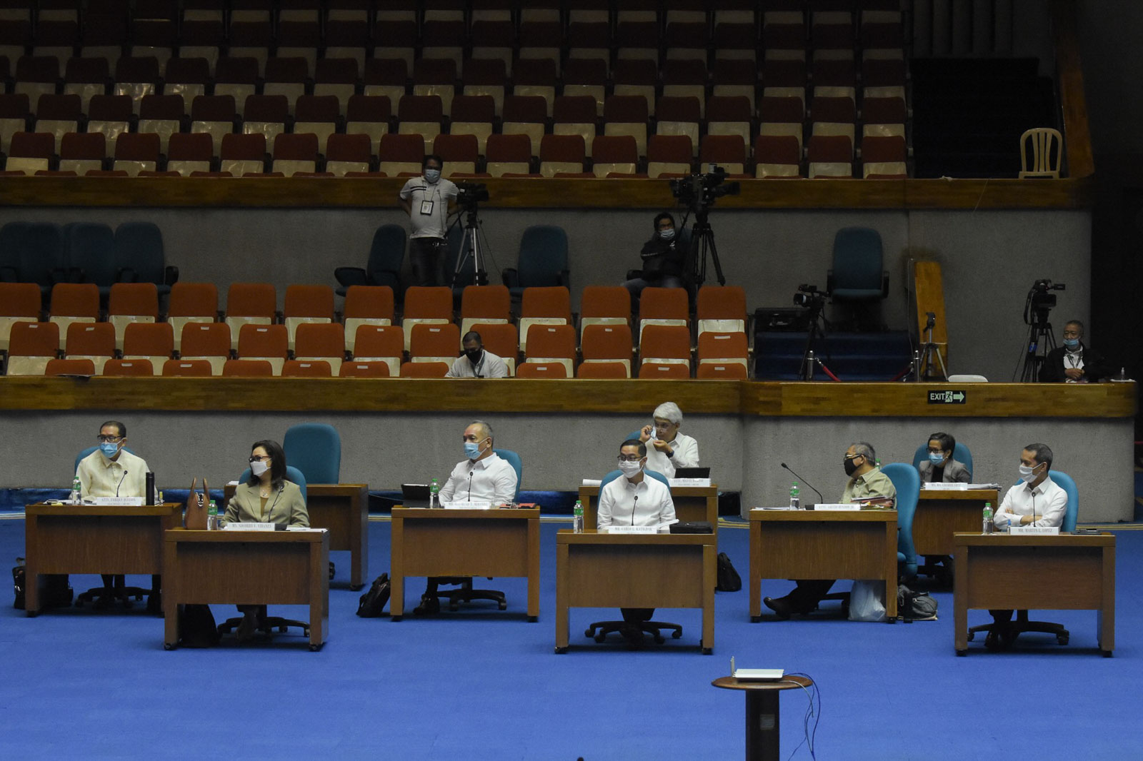 OWNERSHIP IN QUESTION. ABS-CBN's executives and lawyers attend the House joint hearing on June 3, 2020. File photo by Angie de Silva/Rappler 