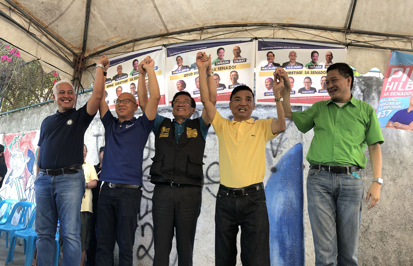 MAYOR'S ENDORSEMENT. Muntinlupa City Mayor Jaime Fresnedi (2nd from R) raises the hands of Otso Diretso candidates in a campaign event on March 5, 2019. Photo by Mara Cepeda/Rappler 
