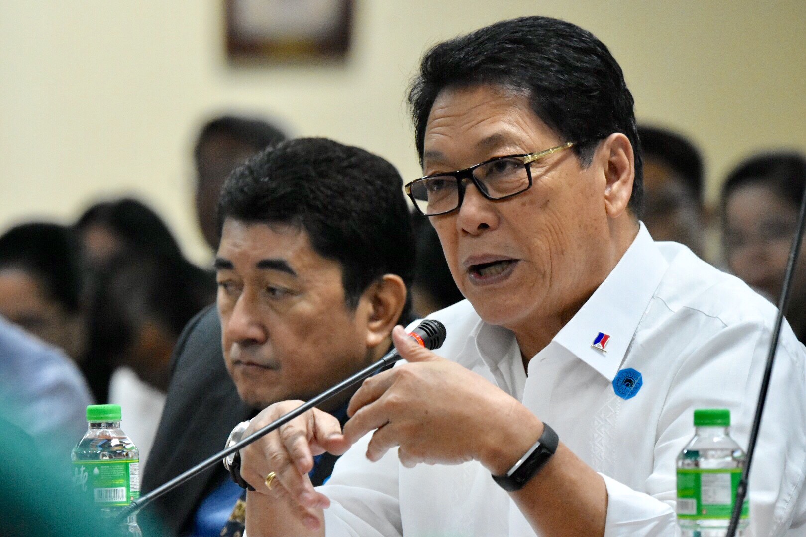 WORKERS' PLIGHT. Labor Secretary Silvestre Bello III gives updates on the welfare of overseas Filipino workers at a Senate hearing on May 23, 2018. Photo by Angie de Silva/Rappler  