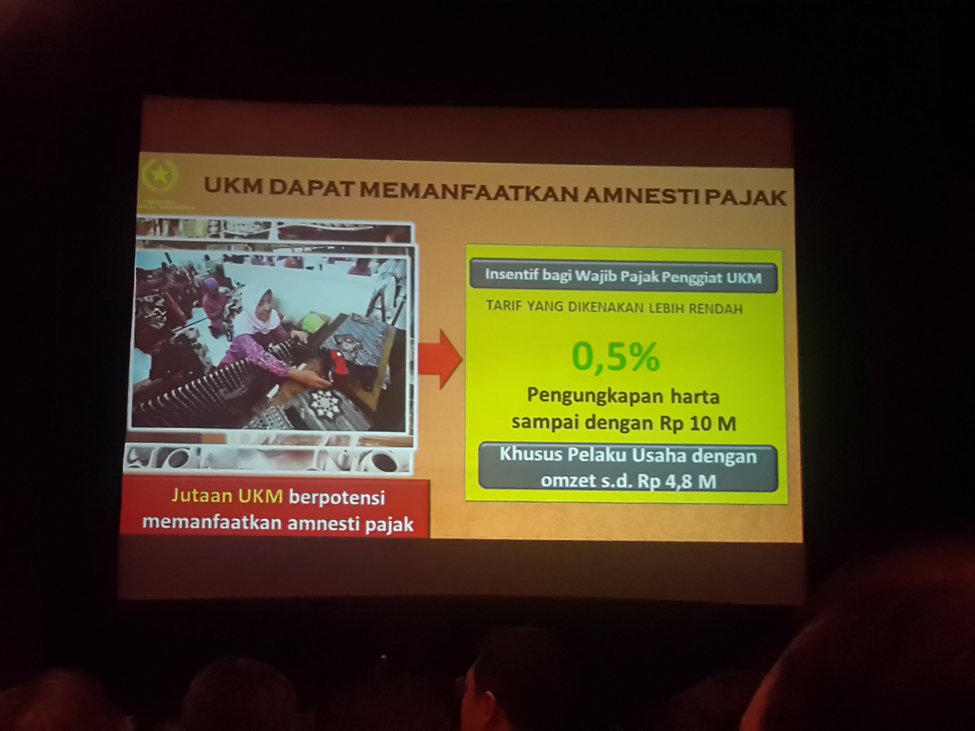 Bagian slide presentasi Presiden Jokowi: UKM Dapat Manfaatkan Tax Amnesty. Foto oleh Uni Lubis/Rappler 