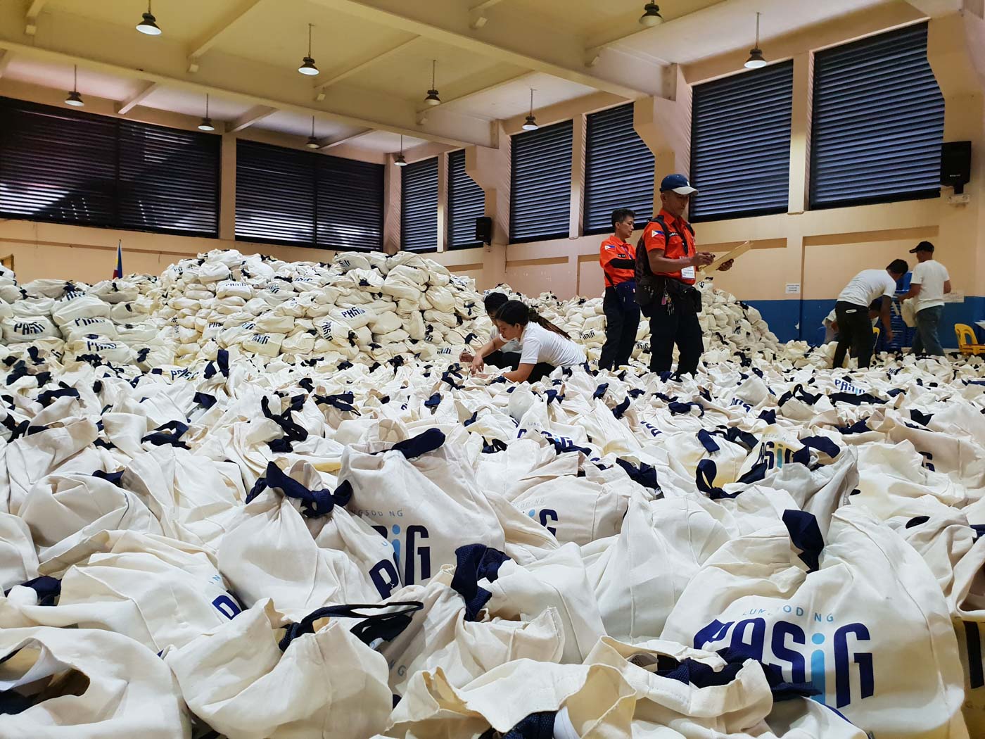 FROM SAVINGS. Cleaning up the bureaucracy yielded savings in the local government's finances, enabling Pasig to produce enough goody bags for every family in the city. Photo by JC Gotinga/Rappler 