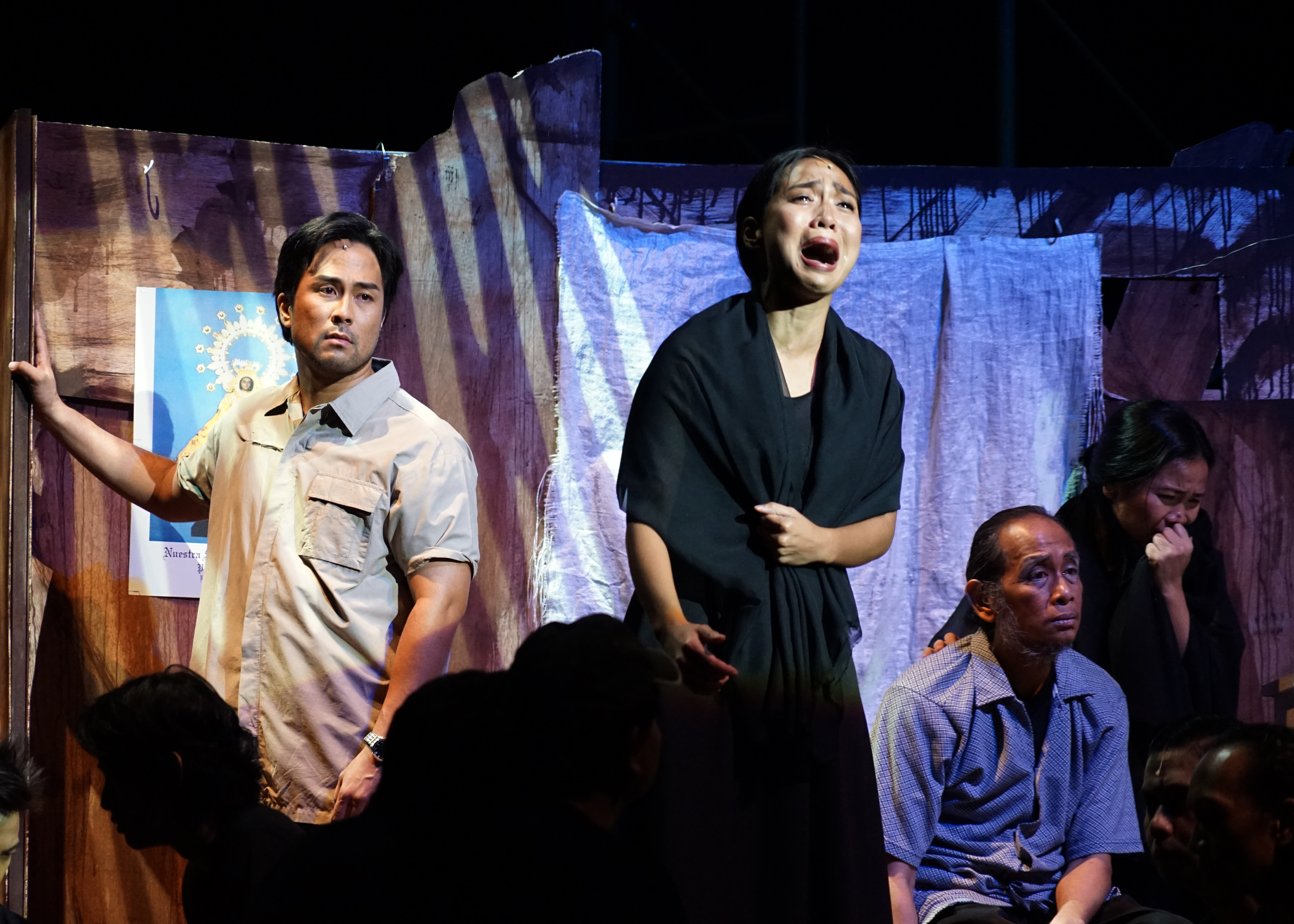'MAYNILA SA KUKO NG LIWANAG.' Aicelle Santos and Floyd Tena in the play by Joel Lamanga. Photo by JT Radovan/Rappler 