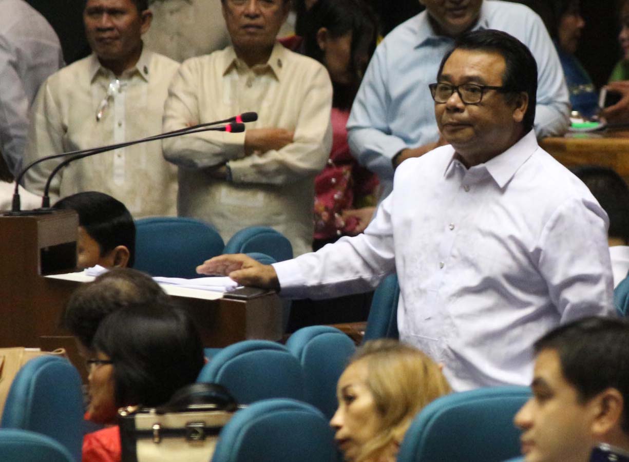 LAST CHANCE. Bayan Muna Party-list Representative Neri Colminares appealed to his fellow lawmakers to override President Benigno aquino III's veto of the proposed pension hike. Photo by: Joel Liporada/Rappler 
