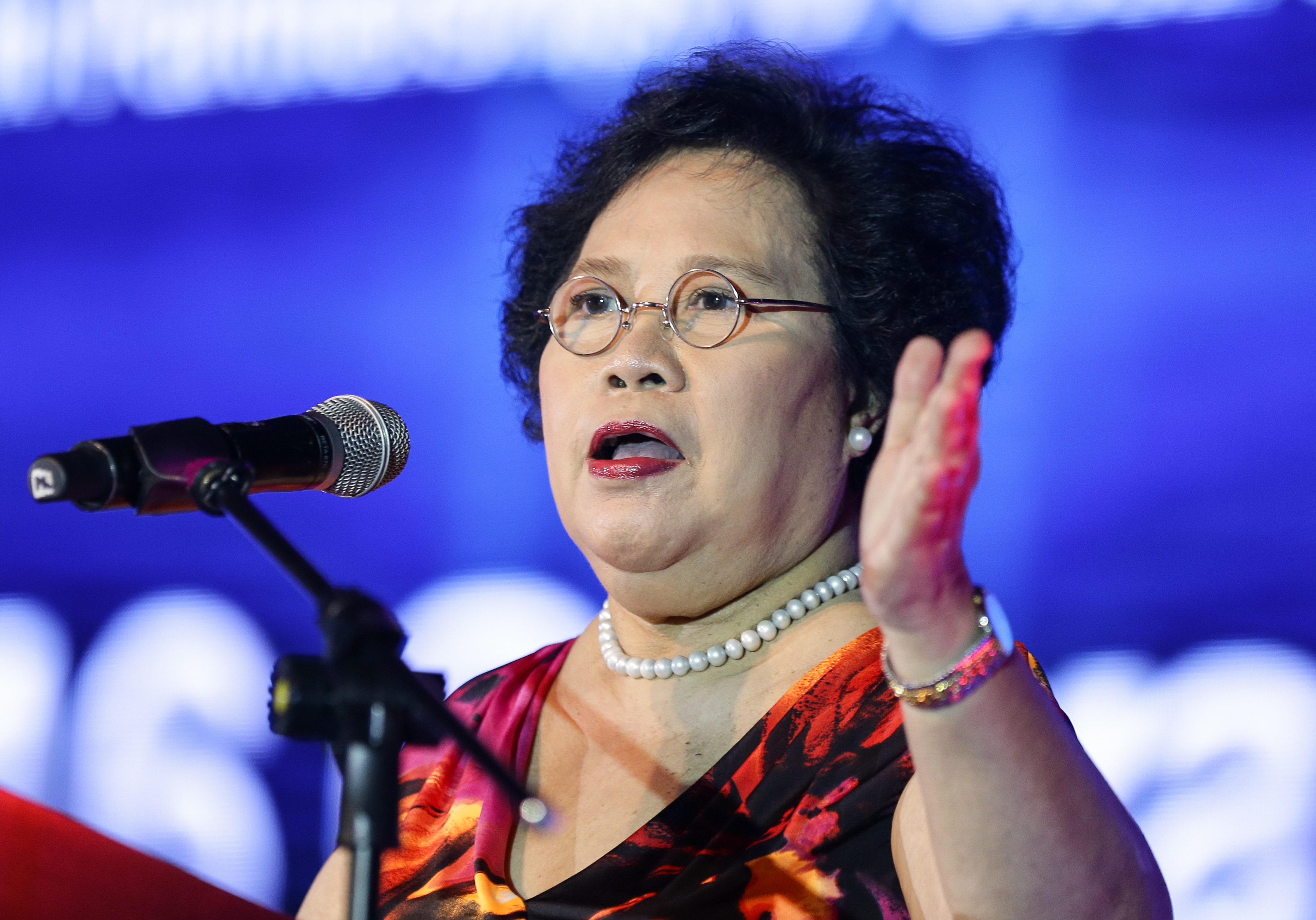 Filipino Senator Miriam Defensor Santiago gives her opening speech during the Vision for Economic Transformation Presidential Forum in Pasay City, south of Manila, Philippines 27 October 2015. The presidential candidates attended the panel discussion of the 41st Philippine Business Conference and Expo. The Philippine presidential and vice presidential election are scheduled on 09 May 2016. EPA/MARK R. CRISTINO 