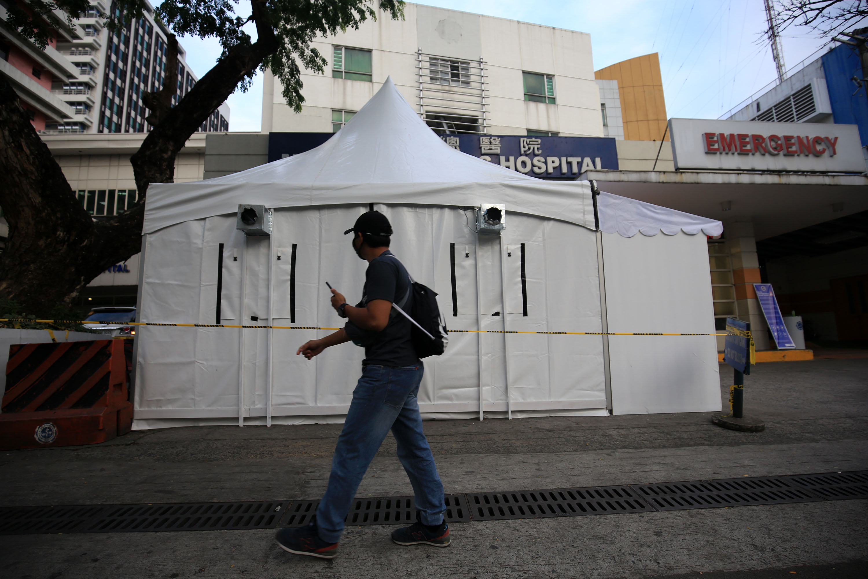 PRECAUTION. The Manila Doctors Hospital in Manila sets up a quarantine area for patients under investigation and possible cases infected of the novel coronavirus following the first confirmed case in the country on January 31, 2020. Photo by Ben Nabong  
