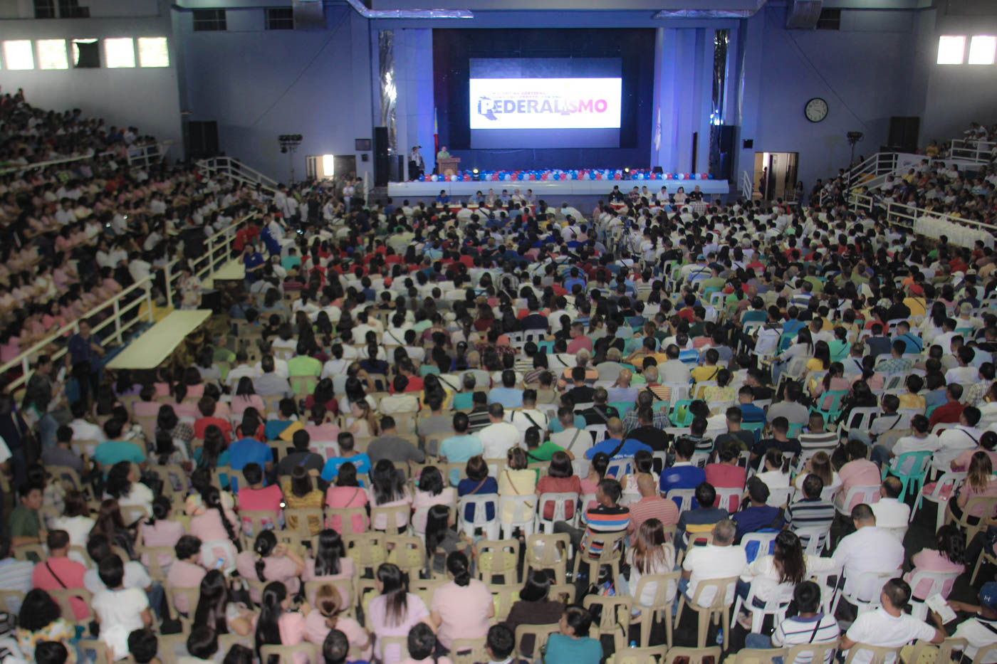 ROADSHOW. Participants gathered at the Regional Federalism Convention in Legazpi City on July 6, 2018. Photo by Rhaydz Barcia/Rappler  