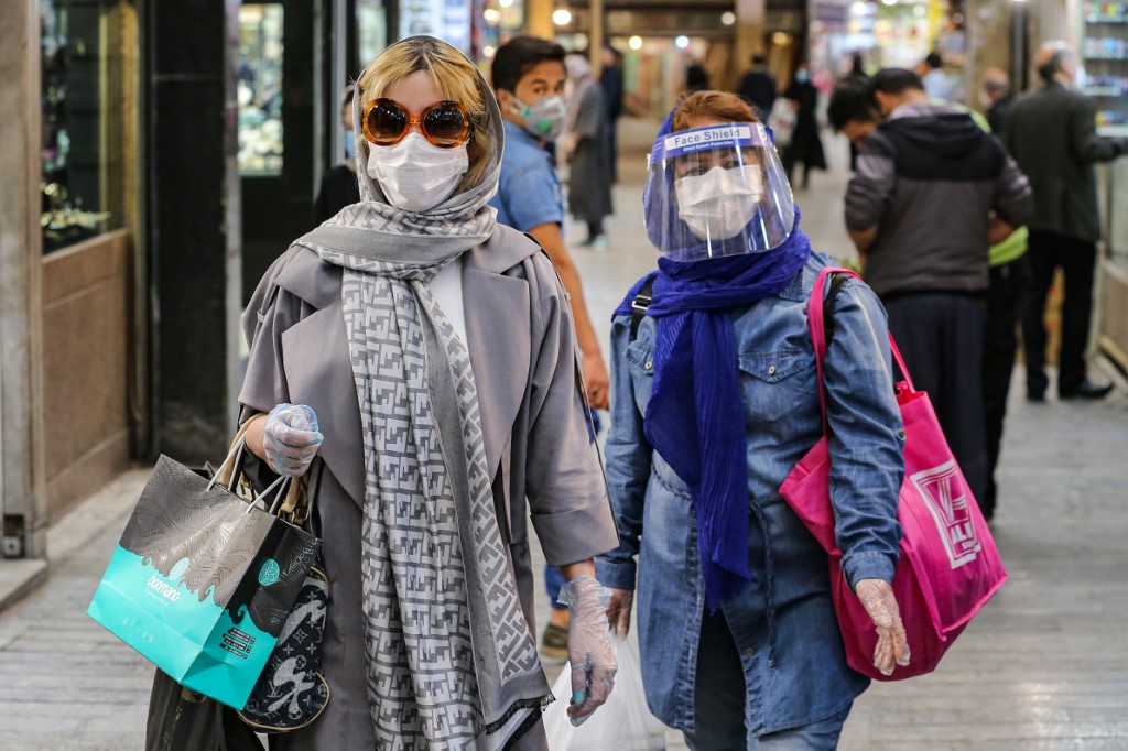 PROTECTIVE MEASURES. Shoppers clad in protective gear, including face masks and shields and latex gloves walk through the Tajrish Bazaar in Iran's capital Tehran on April 25, 2020, during the Muslim holy month of Ramadan. File photo by Atta Kenare/AFP  