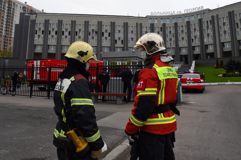 HOSPITAL FIRE. Firefighters work at the site of a fire at the Saint George hospital in Saint Petersburg on May 12, 2020. Photo by Olga Maltseva/AFP 