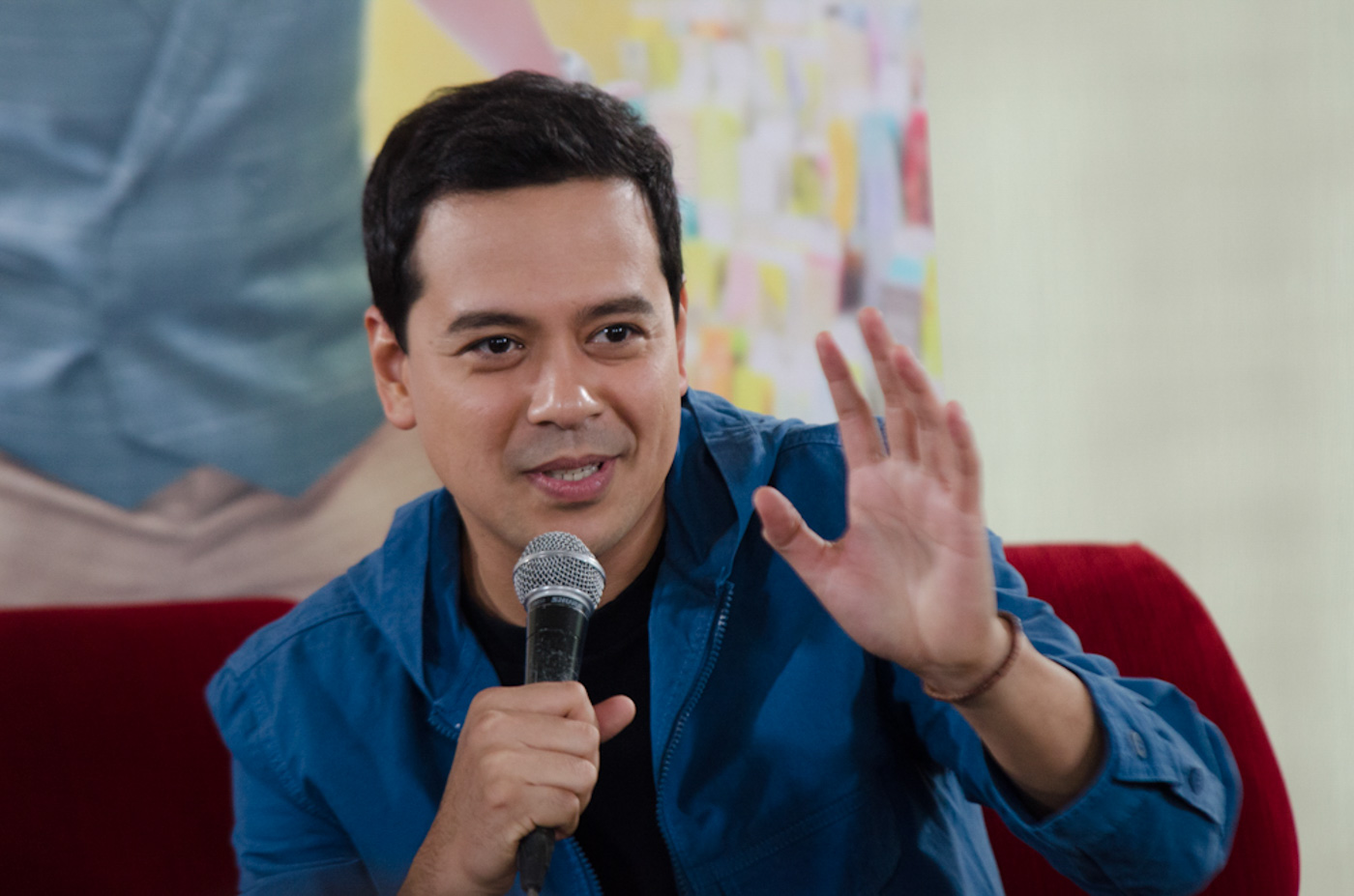 STILL ON LEAVE. ABS-CBN's Corporate Communications says John Lloyd Cruz is still on leave, contrary to reports the network turned him down for work. File photo by Rob Reyes/Rappler  