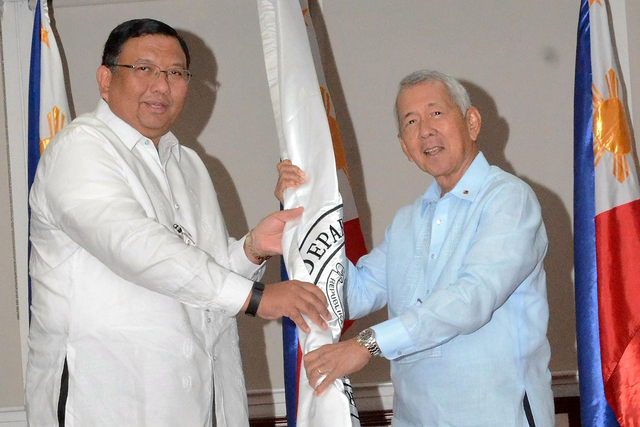 FOREIGN AFFAIRS. Foreign Affairs Secretary Perfecto R. Yasay Jr receives from outgoing Secretary Jose Rene D. Almendras the flag of the Department of Foreign Affairs (DFA) in a symbolic turnover ceremony at the Bulwagang Elpidio Quirino, DFA Building. Photo from the DFA Public Information Services Unit  