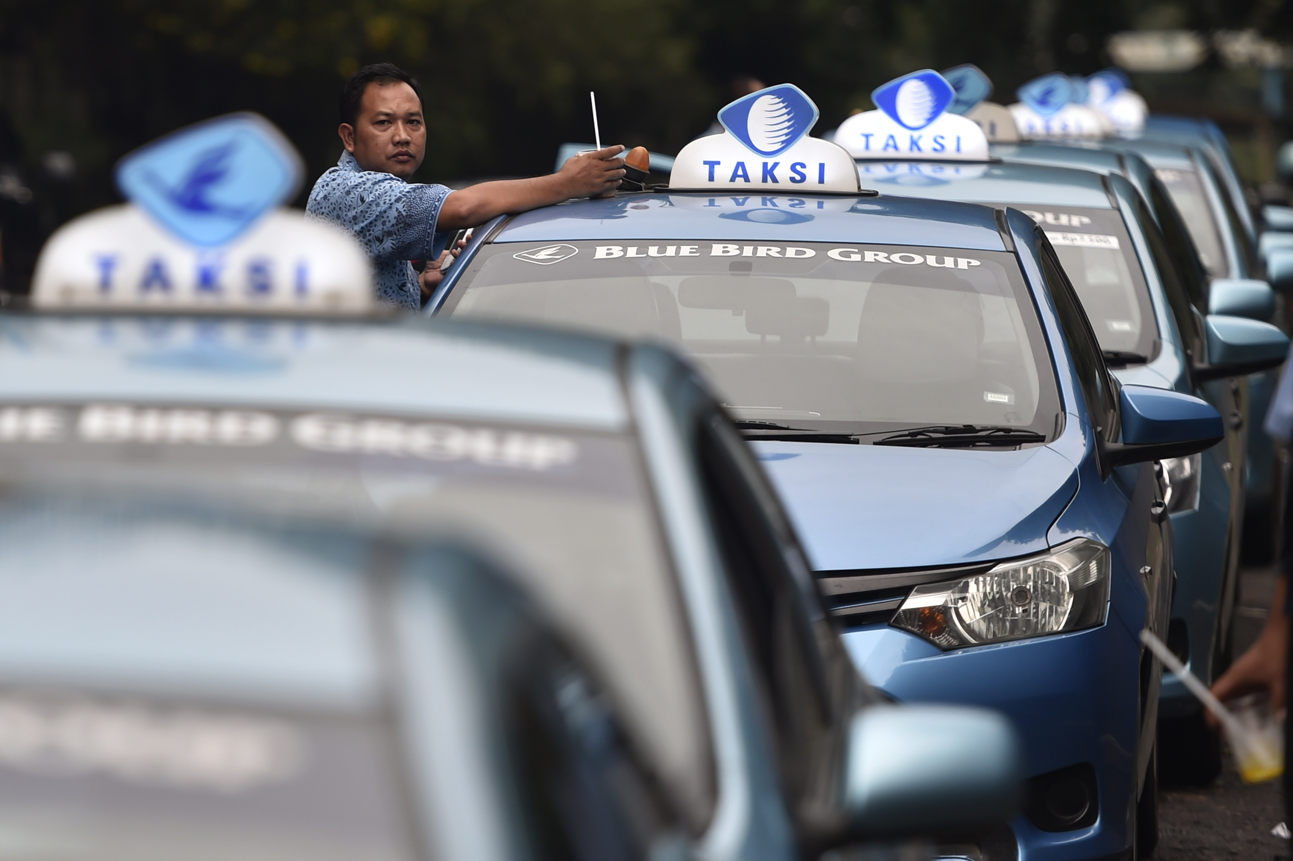 TAKSI GRATIS. Perusahaan taksi Blue Bird Group memberikan layanan gratis selama 24 jam pada Rabu, 23 Maret. Foto oleh Puspa Perwitasari/ANTARA 