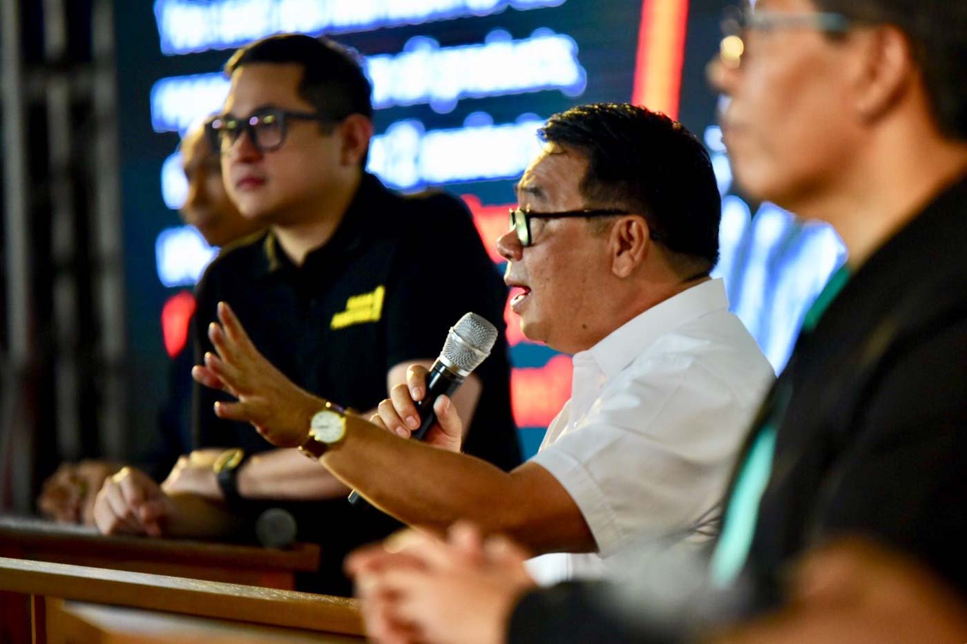LEFTIST CANDIDATE. Neri Colmenares of the left-leaning Makabayan and Labor Win slates stands firm on cutting taxes to ease people's burdens. Photo by LeAnne Jazul/ Rappler  