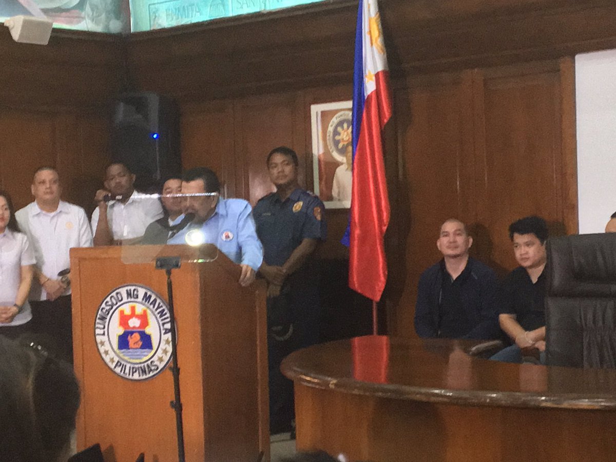'ALL OF THEM OUT.' Manila Mayor Joseph Estrada holds a press conference on November 28, 2016 to announce that he has sacked over 690 traffic enforcers and office personnel. Photo by Khristine Montenegro/Rappler  