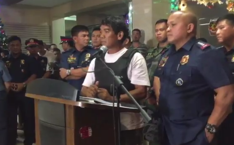ARRESTED. Ronnie Dayan speaks to media in a press conference with the PNP on November 22, 2016. Screenshot from Rappler video 