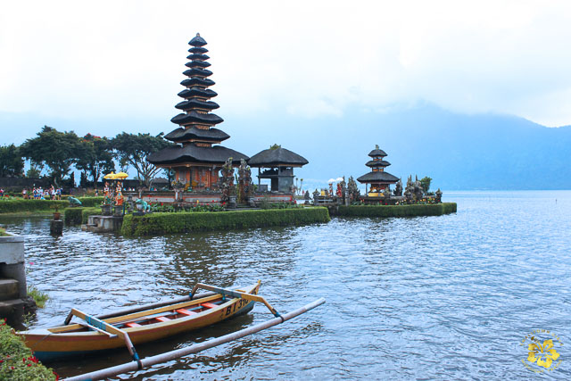 Pura Ulun Danu Beratan di Bali menjadi salah satu obyek wisata bagi wisatawan mancanegara. Foto oleh Ligaya Solera