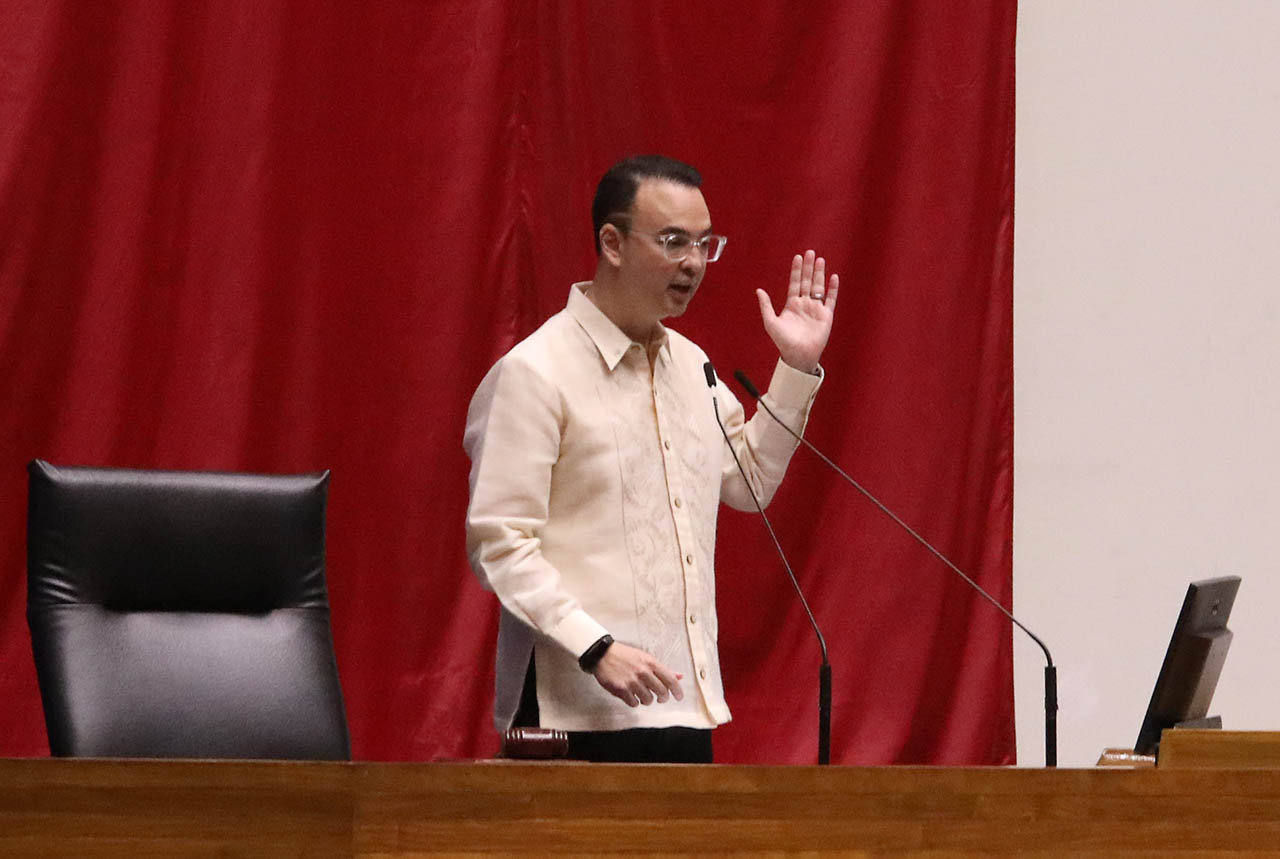 CONFLICT OF INTEREST? Speaker Alan Peter Cayetano defends being both Phisgoc chair and leader of the House of Representatives at the same time. File photo by Darren Langit/Rappler 
