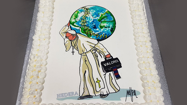  POPE FRANCIS. This handout picture released by Roman pastry Hedera Sweetness and Co. shows a birthday cake offered to Pope Francis for his 81st birthday, on December 17, 2017 in Rome. HEDERA-MAUPAL/AFP  