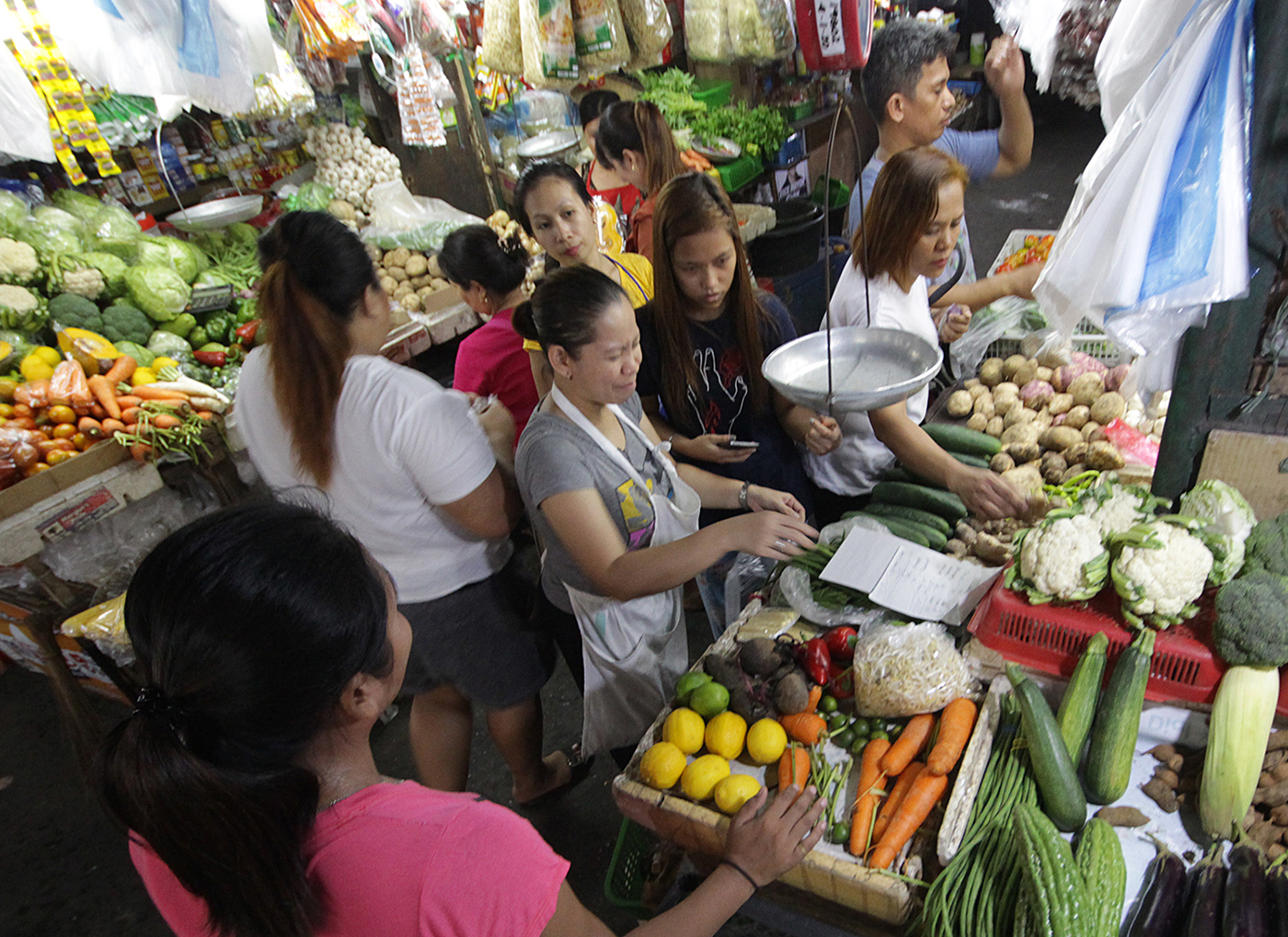 INFLATION. The rise in the prices of goods continues to slow down in August 2019. File photo by Darren Langit/Rappler 