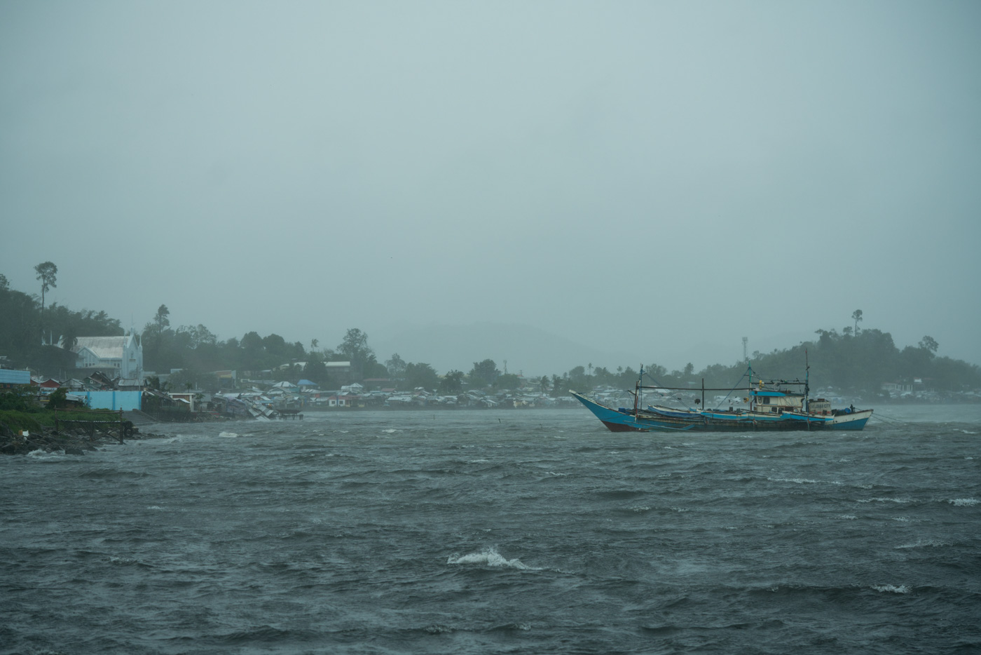 PUMMELED. Heavy winds and rainfall pound Tacloban City as Urduja is expected to make landfall in Eastern Samar in the afternoon of December 16, 2017. Photo by Martin San Diego/Rappler  