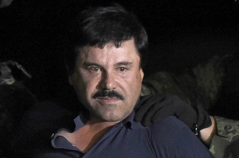 JAILED. In this file photo, drug kingpin Joaquin 'El Chapo' Guzman is escorted into a helicopter at Mexico City's airport on January 8, 2016 following his recapture during an intense military operation in Los Mochis, in Sinaloa State. File photo by Alfredo Estrella/AFP  