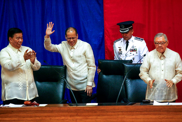 ACHIEVEMENTS BANNERED. President Benigno Aquino III delivers his last SONA in the joint session during the 16th Congress at the House of Representatives in Quezon City on Monday, July 27, 2015. Photo by Ben Nabong/Rappler 