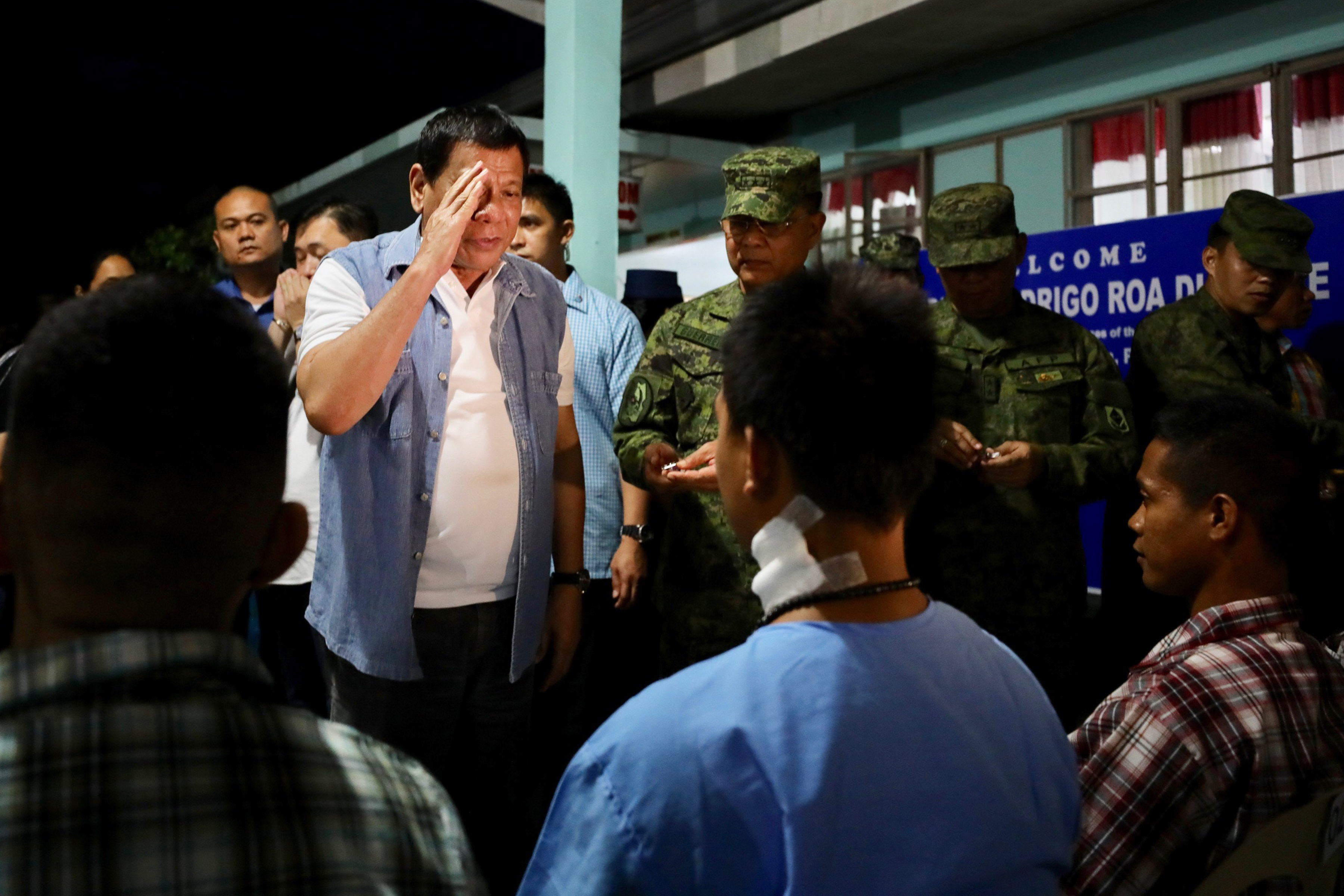 BACK IN ACTION. After almost a week without public activities, President Rodrigo Duterte visits wounded soldiers at Camp Edilberto Evangelista Station Hospital in Cagayan de Oro City. Malacañang photo 