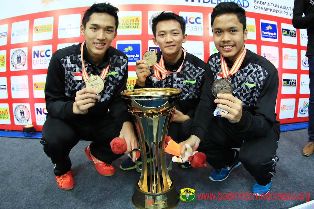 (Dari kiri ke kanan) Anggota tim kualifikasi Indonesia pada Piala Thomas 2016: Jonathan Christie, Ihsan Maulana Mustofa, dan Anthony Sinisuka Ginting. Foto dari Twitter/@INABadminton 