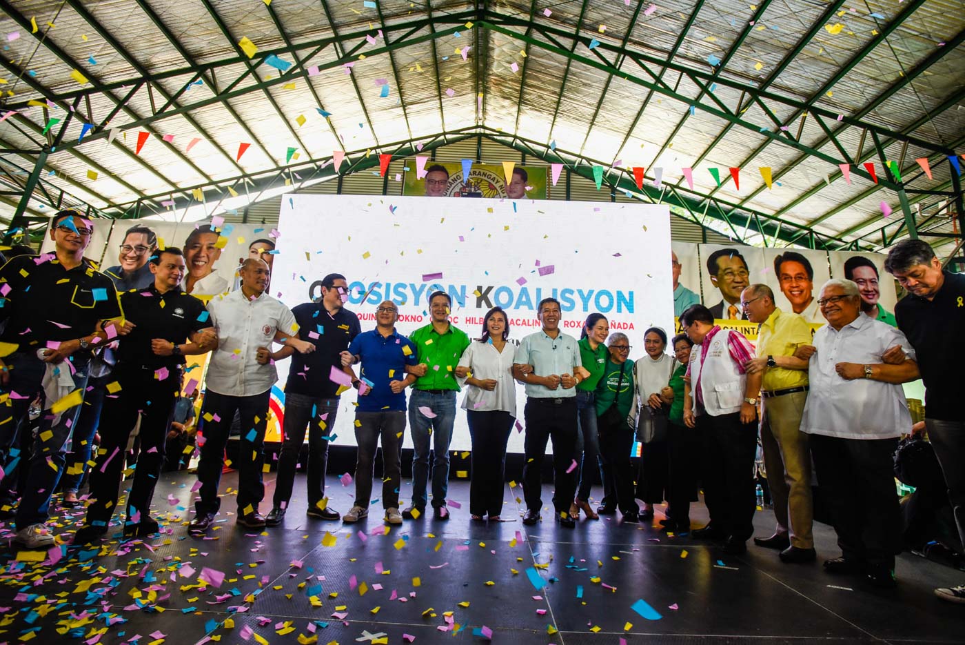 THE OPPOSITION. Vice President Leni Robredo (middle, in white) together with the Oposisyon Koalisyon's 8 senatorial bets and other key opposition figures. Photo by Maria Tan/Rappler 