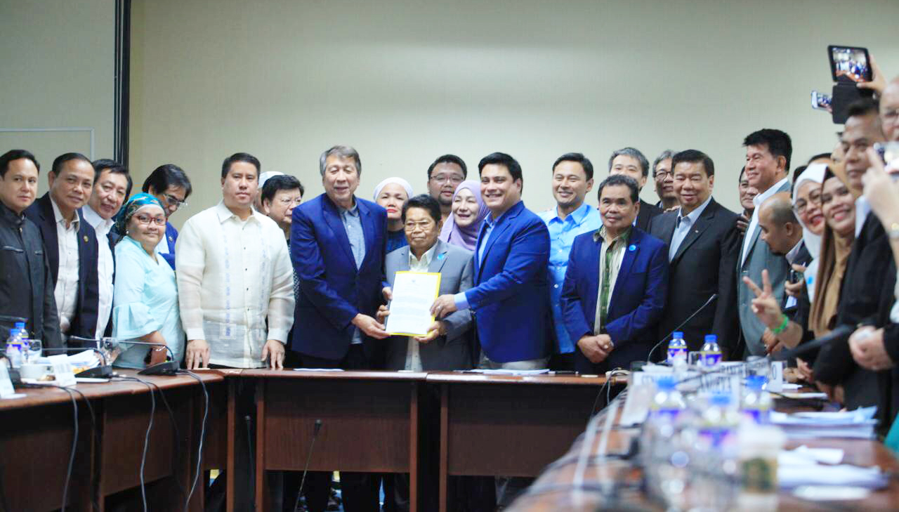 APPROVED. The bicameral conference committee approves the final version of the Bangsamoro bill, which will now be up for President Rodrigo Duterte's signature. Photo by Mark Pimentel/Office of Senator Juan Edgardo Angara 