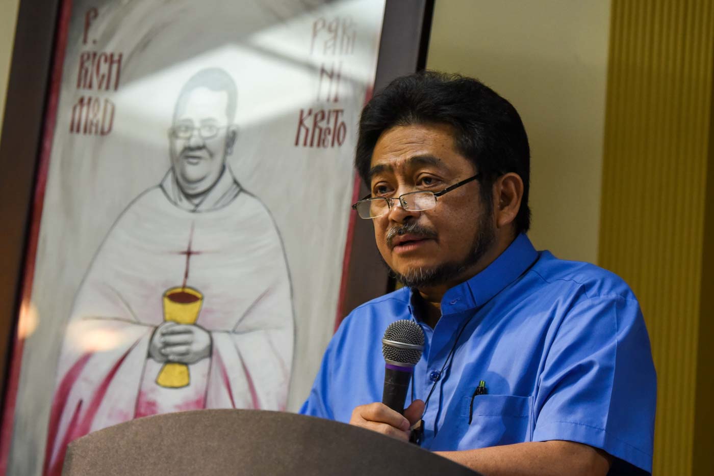 CRUSADING PRIEST. Jesuit priest Father Albert Alejo speaks at a press conference on March 11, 2019, to expose death threats he and other priests recently received. Photo by Maria Tan/Rappler 