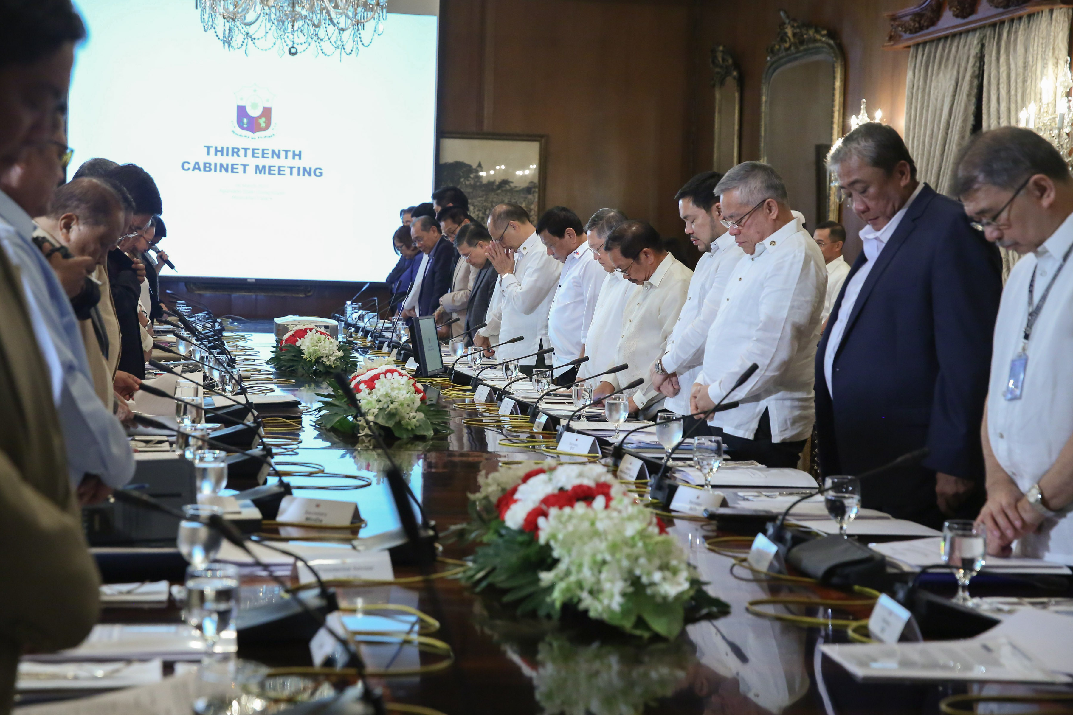 REORGANIZATION. President Rodrigo Duterte and members of the Cabinet pray before the start of the 13th Cabinet meeting at the State Dining Room. Malacañang photo 