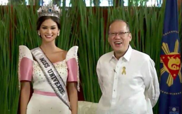 PIA AND PNOY. Miss Universe 2015 Pia Wurtzbach and President Benigno Aquino III pose for a photo during Pia's courtesy call in Malacañang Tuesday, January 26. Photo courtesy of Malacanang Photo Bureau 