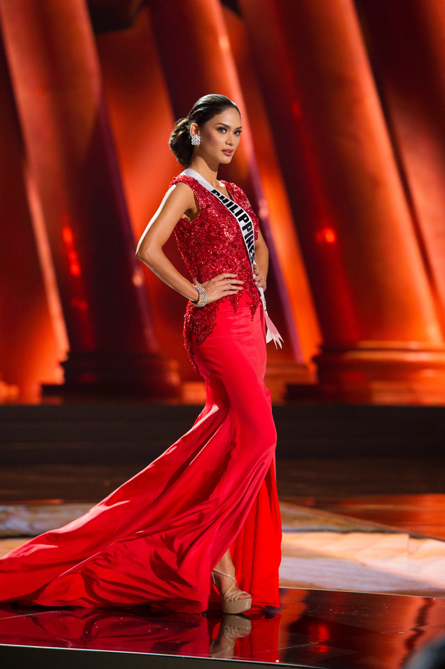 Pia wurtzbach miss 2025 universe gown designer