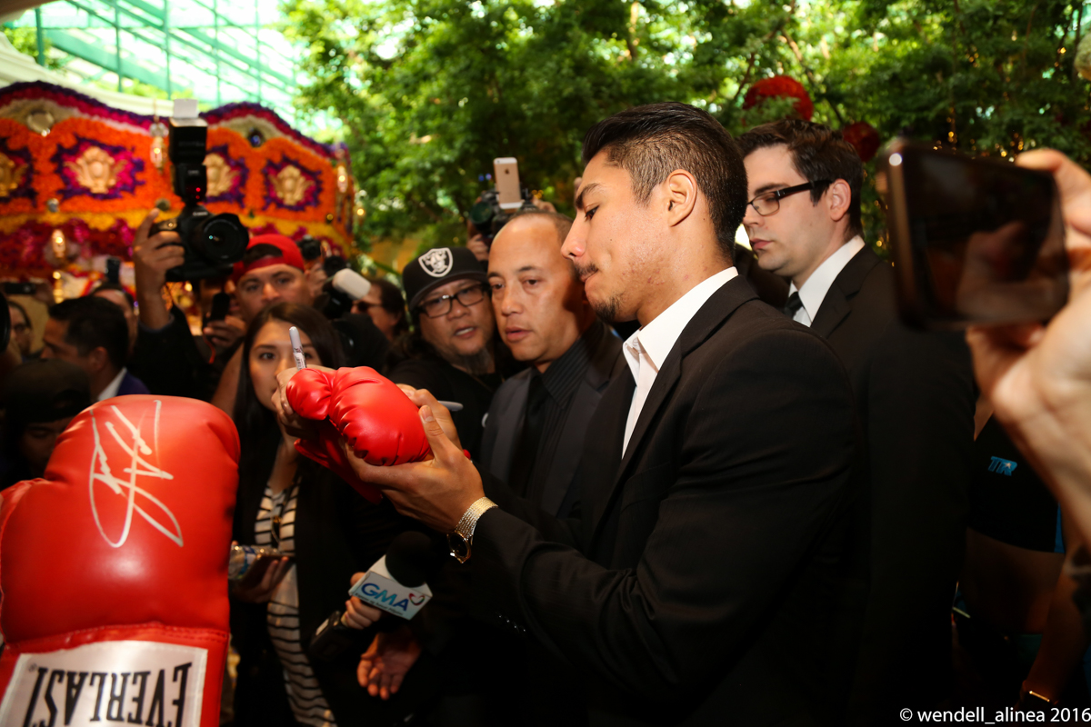 Jessie Vargas signs gloves for fans. Photo by Wendell Alinea 