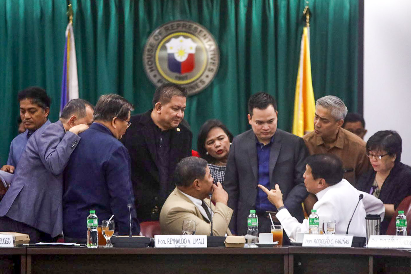 IMPEACHMENT COMMITTEE. Officials, members, and staff of the House justice committee deliberate on the sidelines of a hearing. File photo by Darren Langit/Rappler 