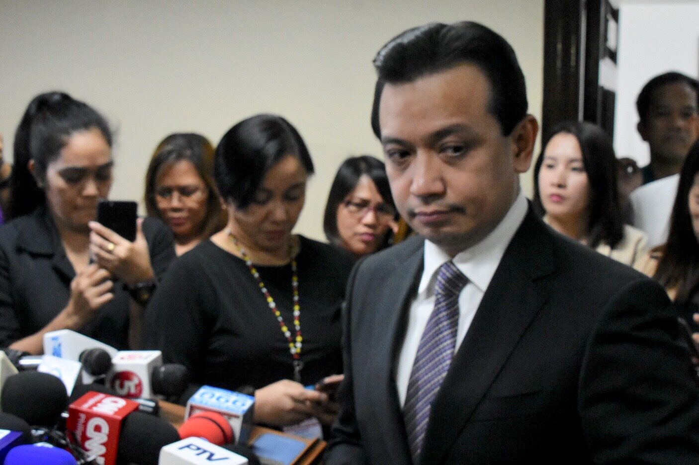 OPPOSITION SENATOR. Senator Antonio Trillanes IV faces arrest again after a Davao City court issues arrest warrants in connection with libel complaints filed by presidential son Paolo Duterte and presidential son-in-law Manases Carpio. File photo by Angie de Silva/Rappler 