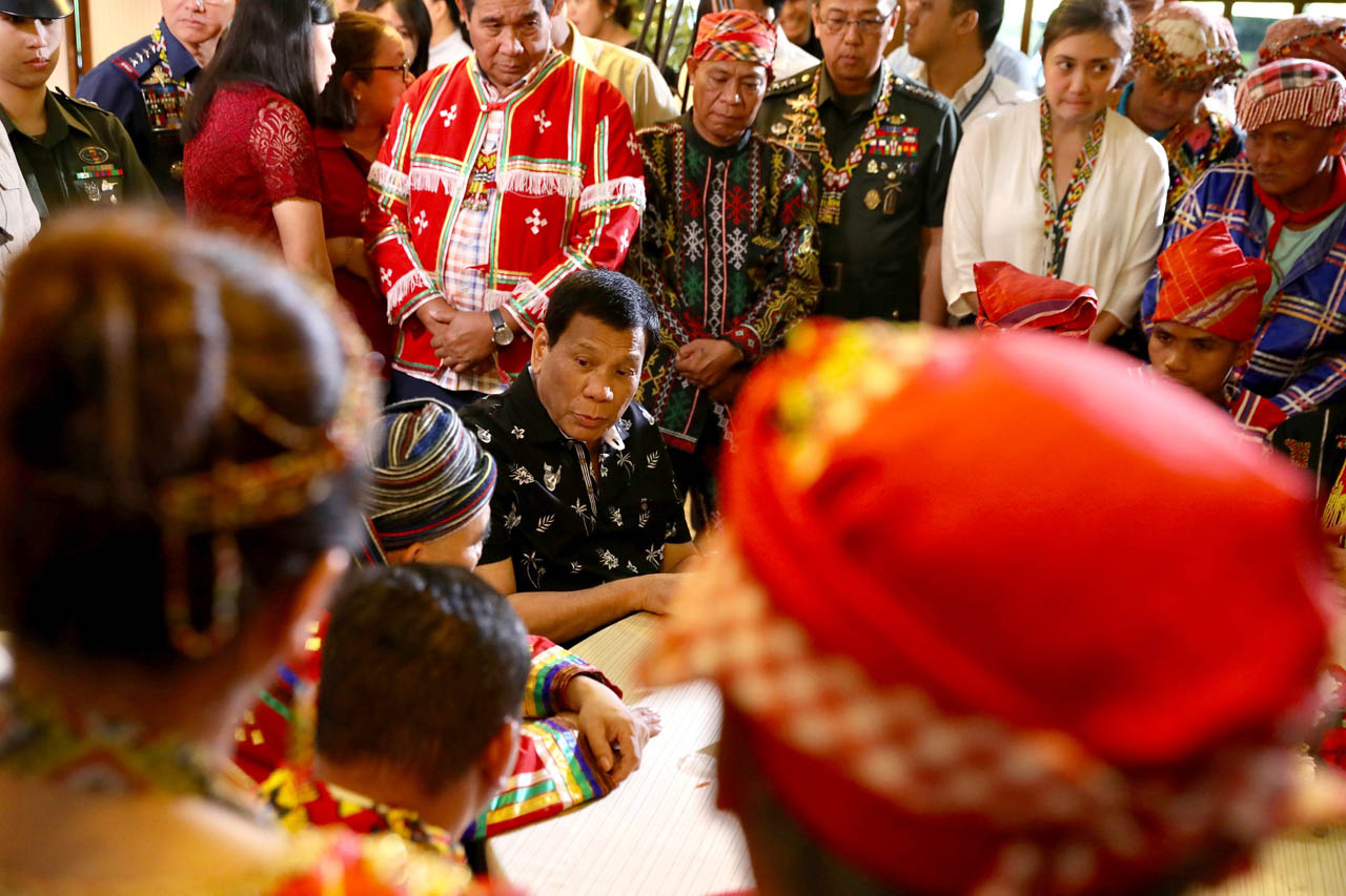 PROPOSAL. President Rodrigo Duterte meets with leaders of various indigenous peoples on November 8, 2018. Malacañang file photo 